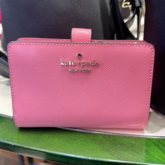 Kate Spade Madison Medium Compact Bifold Wallet
Blossom Pink
NWT - Picture 13 of 16